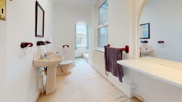 2 Bedroom Apartment For Sale In Station Road, Swanage Town Centre, BH19