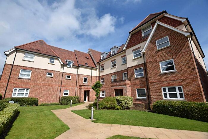 2 Bedroom Flat For Sale In Grosvenor Heights, North Chingford, E4