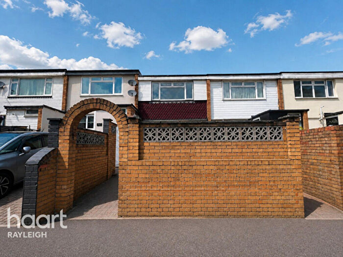 3 Bedroom Semi Detached House To Rent In Merricks Lane, Basildon, SS16