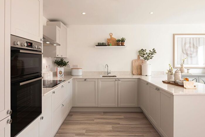 4 Bedroom Detached House For Sale In Tawny Owl Way, Hambrook, PO18