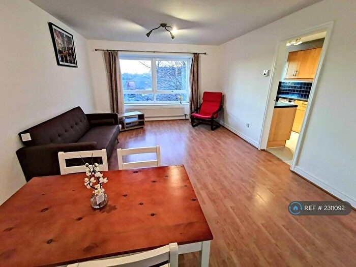 2 Bedroom Flat To Rent In Welton Grove, Leeds, LS6