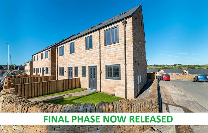 3 Bedroom Semi-Detached House For Sale In Woodland Court, Holmfirth, HD9