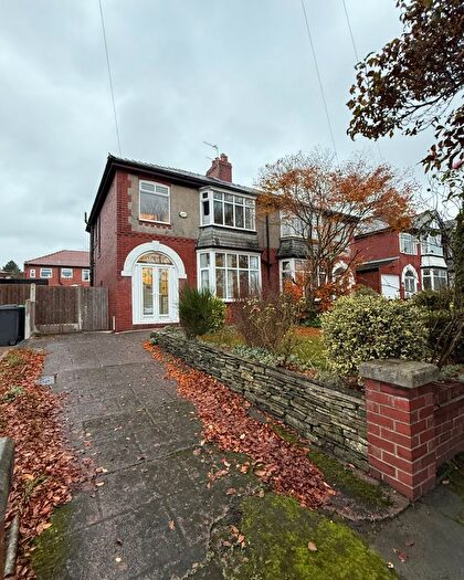 3 Bedroom Semi Detached House To Rent In Burnley Lane, Chadderton, OL1