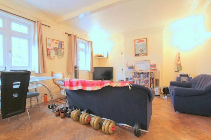 3 Bedroom Flat To Rent In Pentlow Street, London, SW15