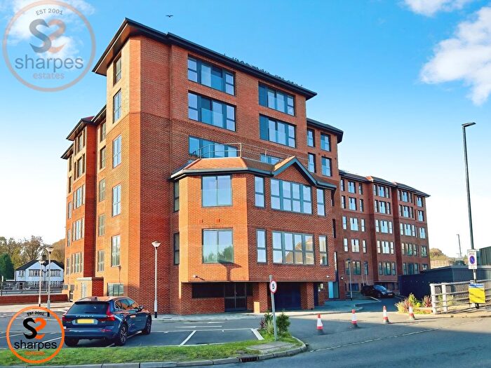 2 Bedroom Flat To Rent In Coombe Hill House, Beverley Way, London, SW20