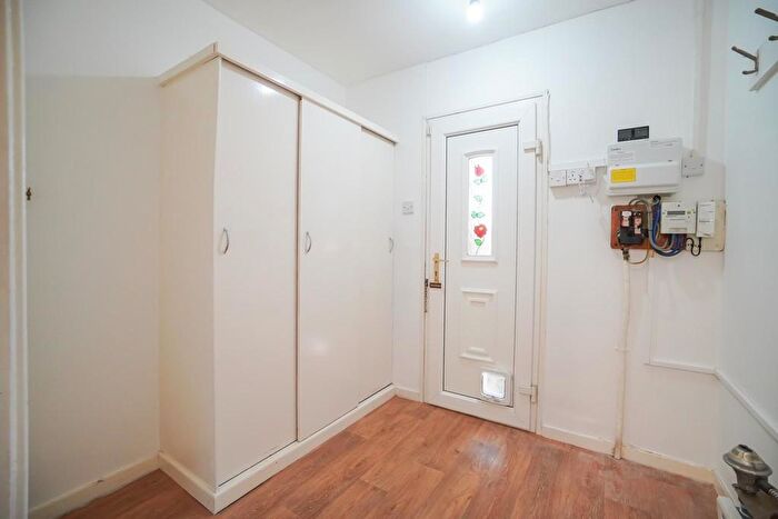 3 Bedroom Detached House To Rent In Heights Way, Armley, Leeds, LS12