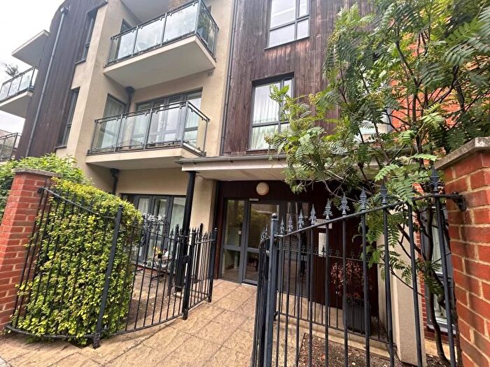 2 Bedroom Flat To Rent In Haydon Place, Guildford, GU1