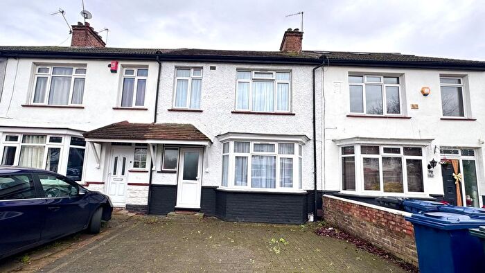 3 Bedroom Terraced House For Sale In Kings Avenue, Greenford, UB6
