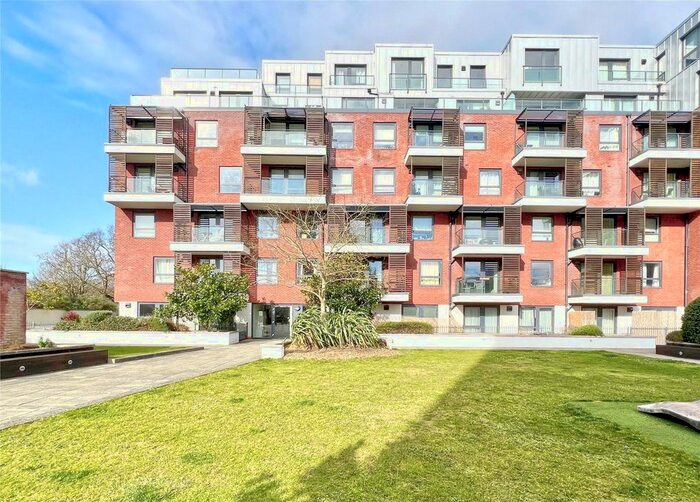 2 Bedroom Flat To Rent In Green Lanes, Edgeware, London, HA8