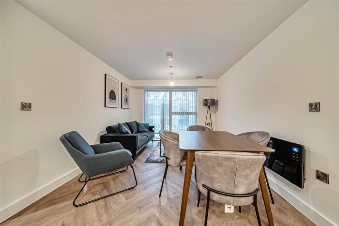 2 Bedroom Apartment To Rent In Chapmans Yard, Upper Gough Street, Birmingham, B1