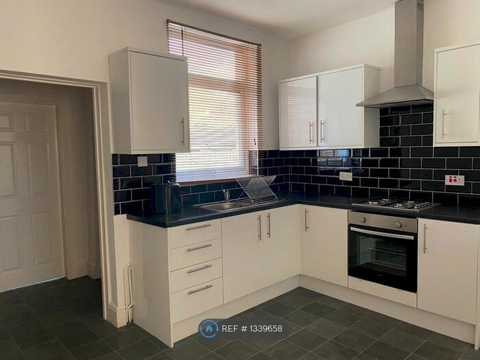 3 Bedroom End Of Terrace House To Rent In Bank Street, Stoke-On-Trent, ST6