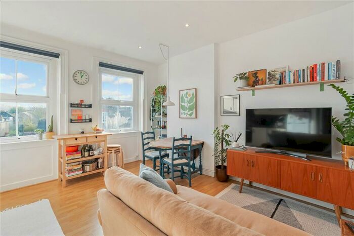 1 Bedroom Apartment To Rent In Solway Road, London, SE22