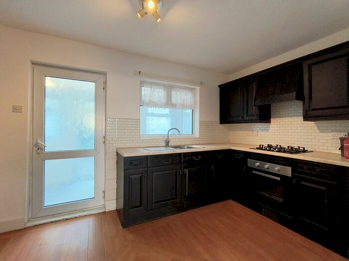 2 Bedroom Semi-Detached House To Rent In Colwell Road, Cosham, PO6