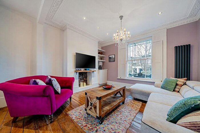 2 Bedroom Maisonette For Sale In Lorrimore Road, London, SE17