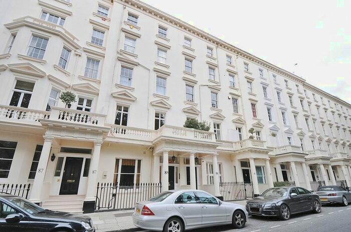 2 Bedroom Flat To Rent In St. Georges Square, London SW1V