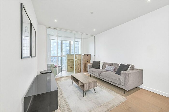 1 Bedroom Flat To Rent In Sky Gardens, Wandsworth Road, London, SW8