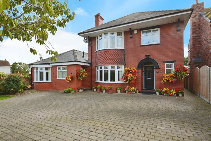 6 Bedroom Detached House For Sale In Mere Dyke Road, Luddington, DN17