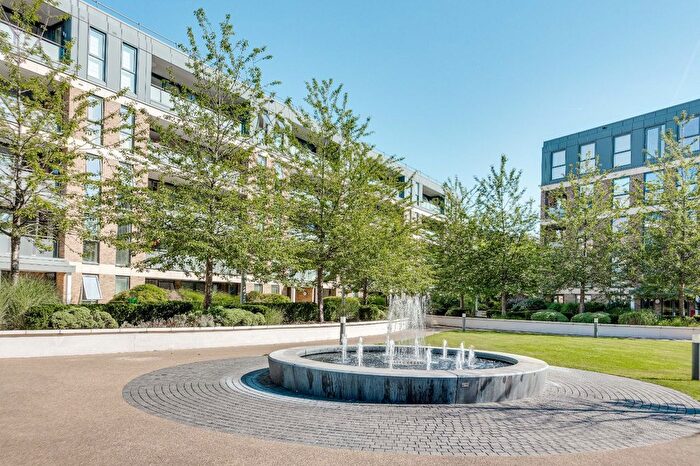 2 Bedroom Flat To Rent In Chancery House, Levett Square, TW9