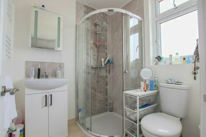 Flat To Rent In Central Avenue, Wallington, SM6