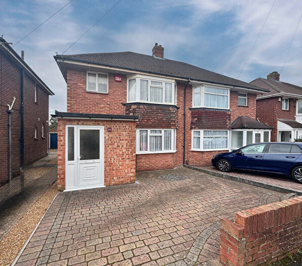 3 Bedroom Semi-Detached House For Sale In Kelvin Grove, Portchester, PO16