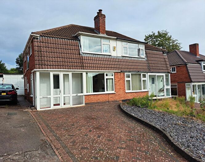 3 Bedroom Semi Detached House For Sale In South Drive, Sutton Coldfield, B75