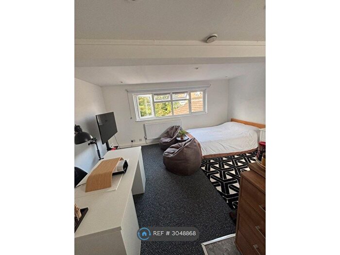Studio To Rent In Blenheim Park Road, South Croydon, CR2