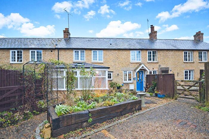 2 Bedroom Cottage For Sale In The Hollow, Stanwick, Northamptonshire, NN9
