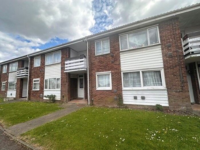 3 Bedroom Maisonette To Rent In West End Lane, Harlington Hayes, UB3