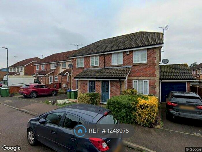 3 Bedroom Semi-Detached House To Rent In Canada Road, Erith DA8