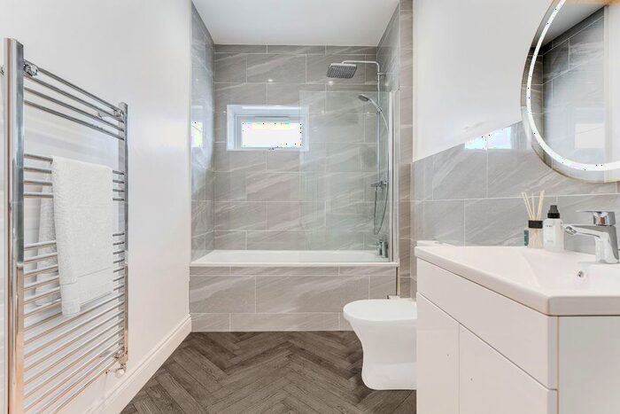 5 Bedroom Detached House For Sale In Cranfield Park Road, Wickford, SS12
