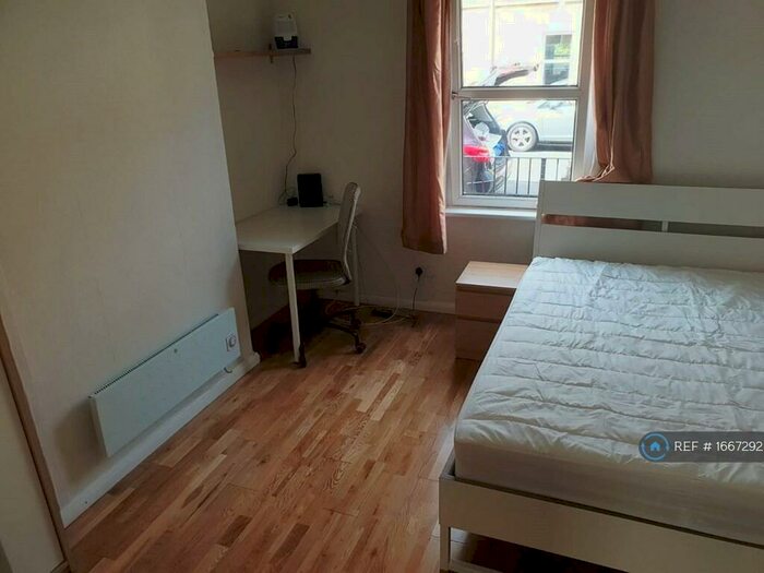 3 Bedroom Terraced House To Rent In Albany Road, Bath, BA2