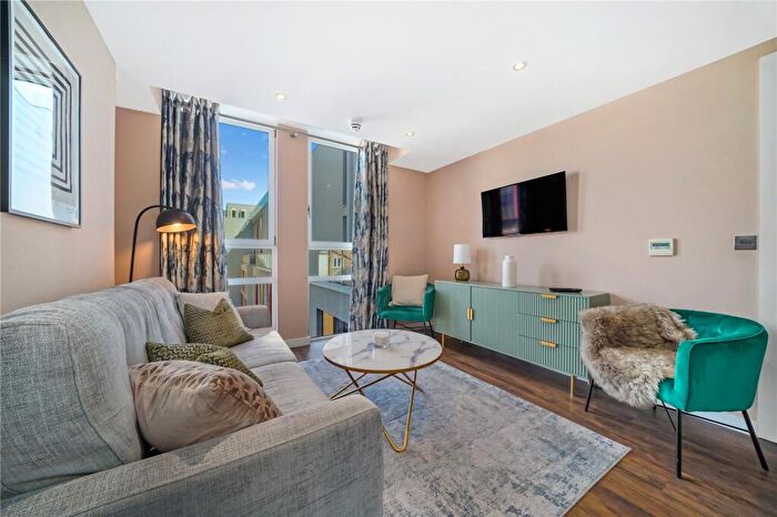 2 Bedroom Apartment For Sale In Lambs Passage, EC1Y