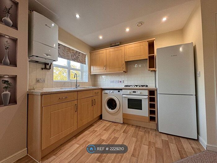 2 Bedroom Flat To Rent In River View, Northampton, NN4