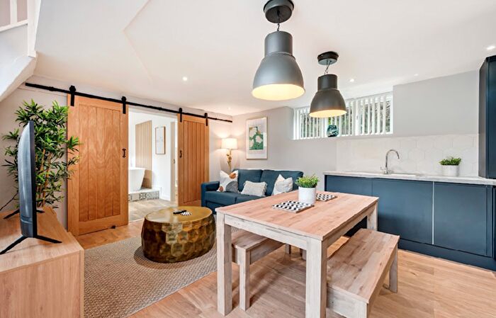 3 Bedroom Flat To Rent In Back Falkner Street South, Liverpool, L8