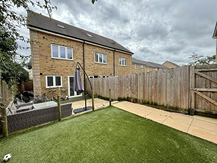 3 Bedroom End Of Terrace House For Sale In Montacute Road, Yeovil, Somerset, BA20