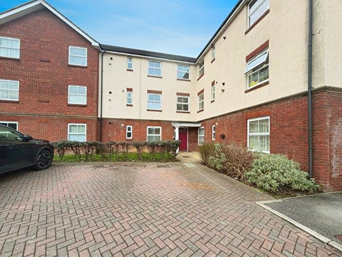 2 Bedroom Flat For Sale In Angus Drive, Kennington, Ashford, TN24