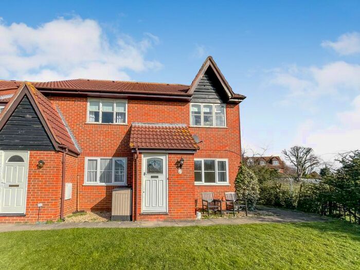 1 Bedroom Flat To Rent In Creasey Close, Hornchurch, RM11