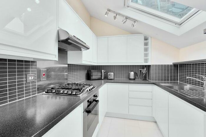 2 Bedroom Flat To Rent In Portobello Road, London, W10