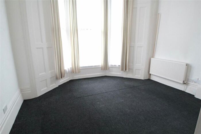 2 Bedroom Apartment To Rent In Alexandra Grove, Finchley, London, N12