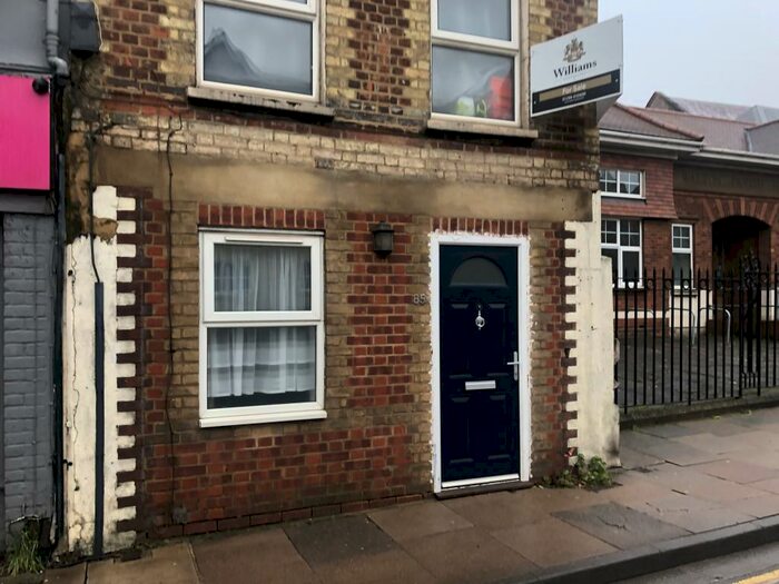 1 Bedroom Maisonette To Rent In Close To Town Centre And Train Station, HP21