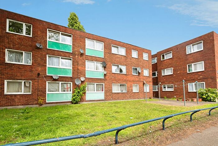 3 Bedroom Flat For Sale In Cowbridge Lane, Barking, IG11