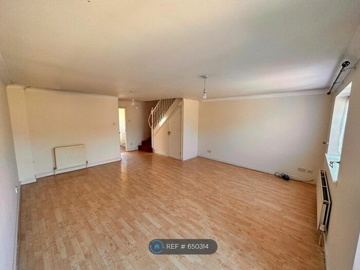 3 Bedroom End Of Terrace House To Rent In Coalmans Way, Burnham, Slough, SL1