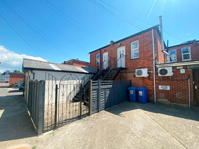 2 Bedroom Apartment To Rent In Wimborne Road, Bournemouth, BH9