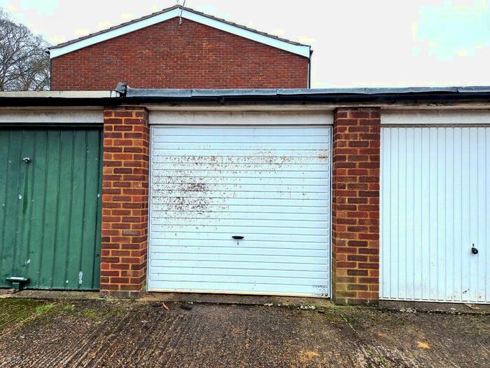 Garage / Parking To Rent In Whitecroft, St. Albans, Hertfordshire, AL1