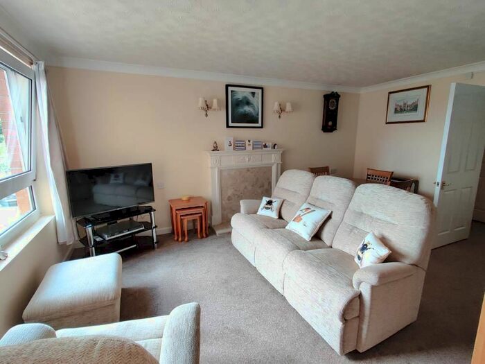 1 Bedroom Flat For Sale In Currie Road, Sandown, PO36