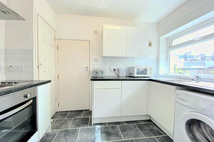 2 Bedroom Flat To Rent In 92 Lipson Road, Plymouth PL4