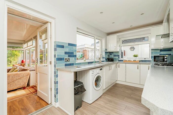 2 Bedroom Detached House For Sale In Ashdene Road, Ashurst, Southampton, Hampshire, SO40