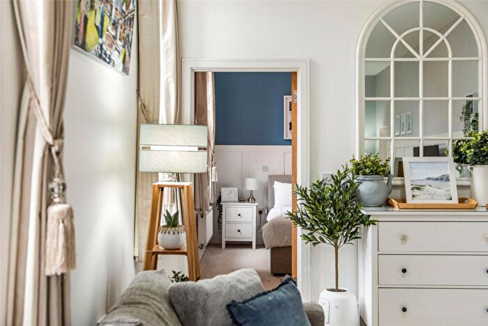 2 Bedroom Apartment For Sale In Homestead Road, Chichester, West Sussex, PO19