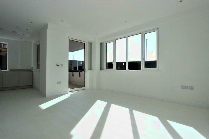 1 Bedroom Flat To Rent In Dawson Apartments, Kings Hill, Barking, IG11