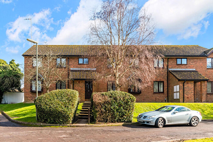 1 Bedroom Flat To Rent In Flat Altdam Farm, RH1